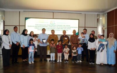Delapan Anak Yayasan Bussaina Dapat Kepastian Hukum, Kajari Lamsel Serahkan Penetapan Perwalian